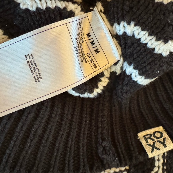 Roxy Black and White Zig Zag Sweater Gently Used Condition Size Medium - Picture 6 of 6